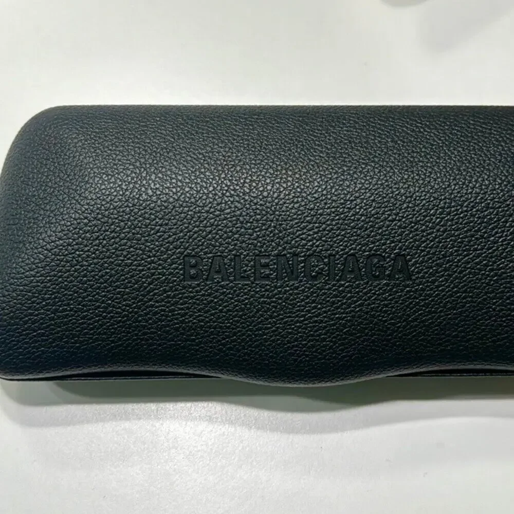 Balenciaga achieve bold
